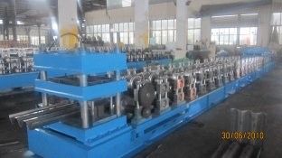 45kw Main Motor macht vangrail Roll vormen Machine met elektrische schakelkast